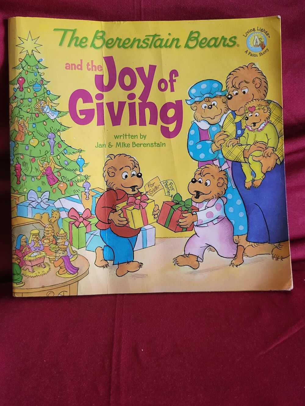 The Berenstain Bears and the Joy of Giving Paperback Book